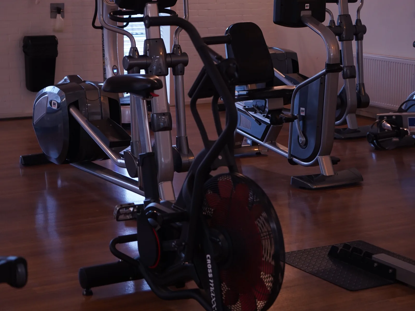 Airbike en crosstrainers in de cardiozone van Club You Alblasserdam